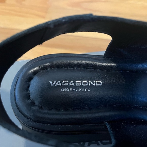 Vagabond Sandals model Courtney - Picture 4 of 5